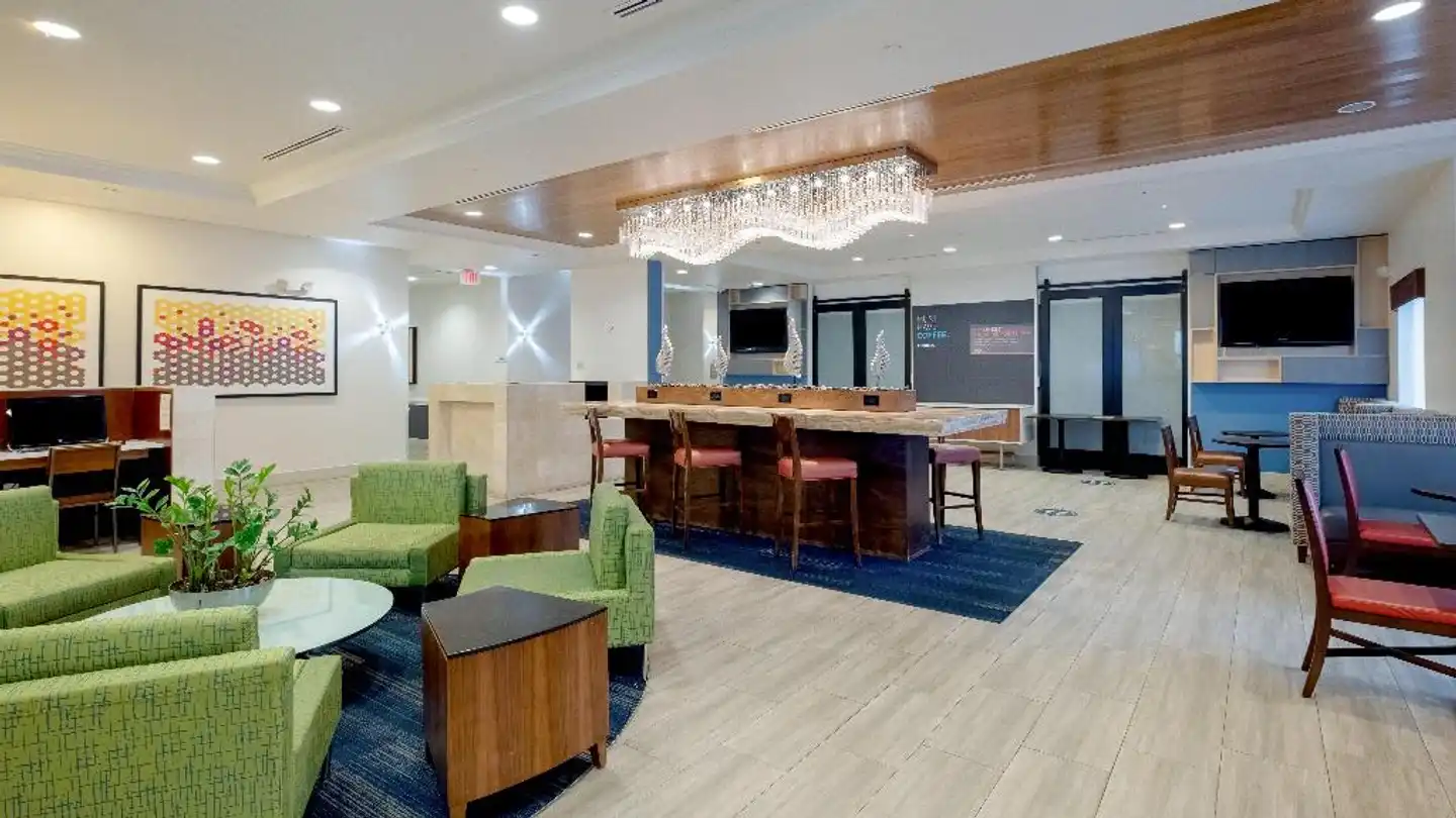 Holiday Inn Express & Suites Orlando - International Drive Lobby