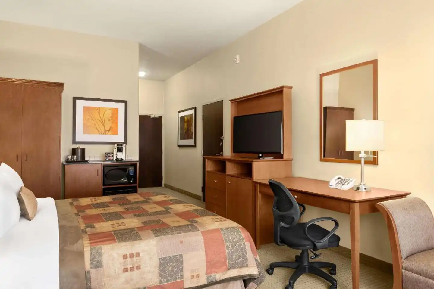 Ramada by Wyndham Drayton Valley Wohnbeispiel