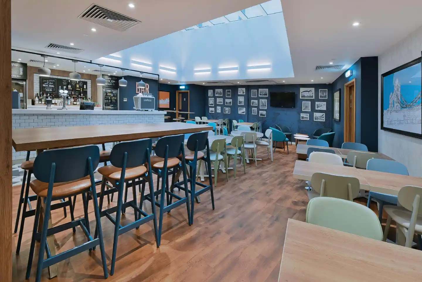 Travelodge London Central Southwark Bar