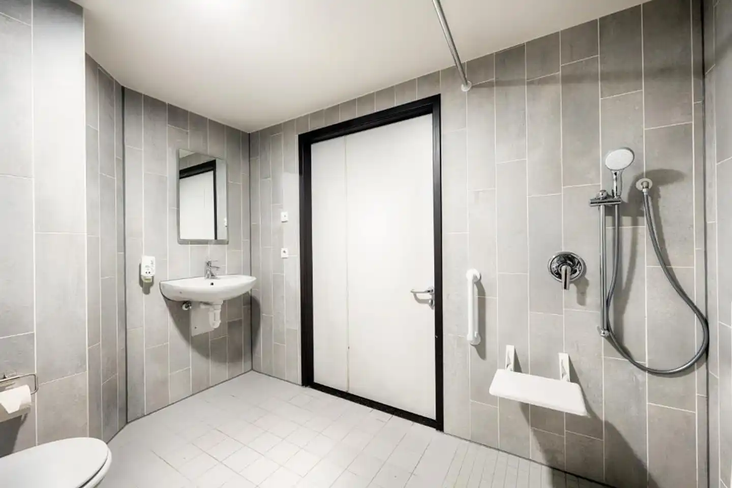 ibis Salzburg Nord Badezimmer