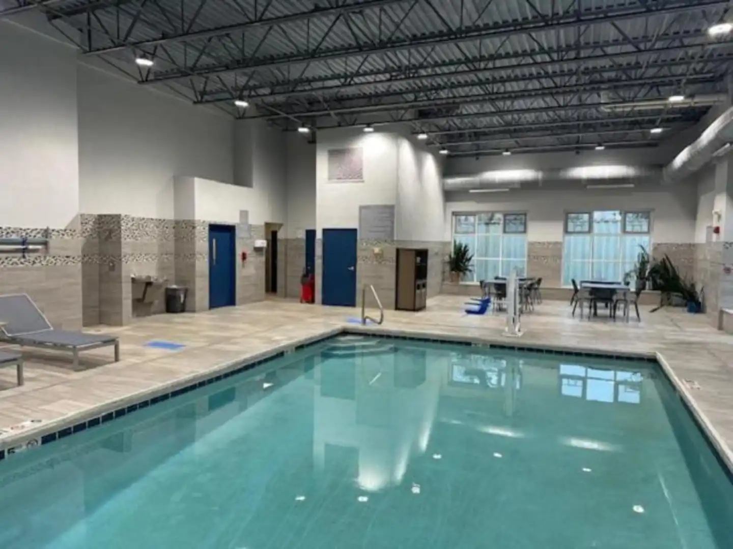 Spark by Hilton Walker Grand Rapids North Hallenbad