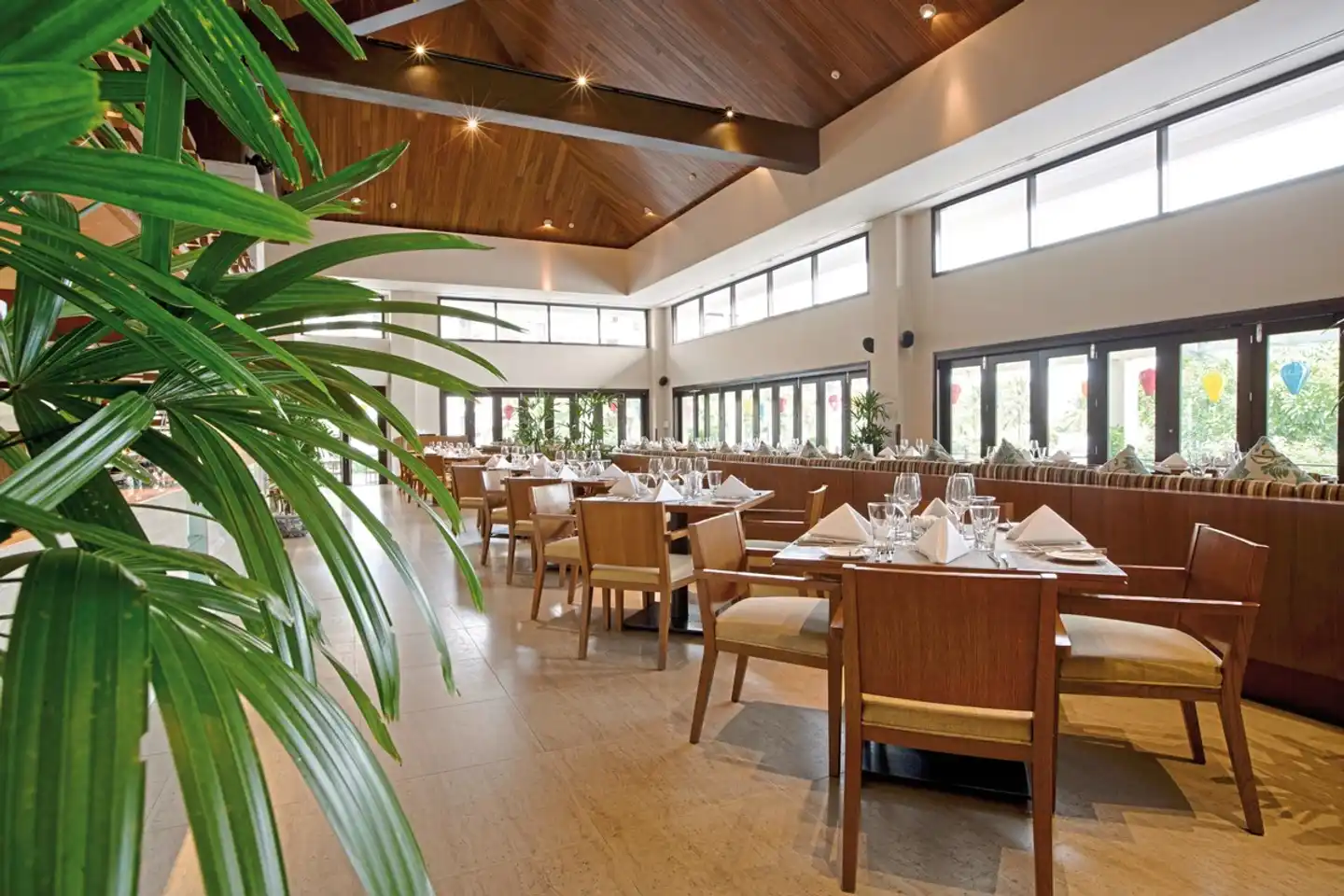 Pullman Danang Beach Resort Restaurant