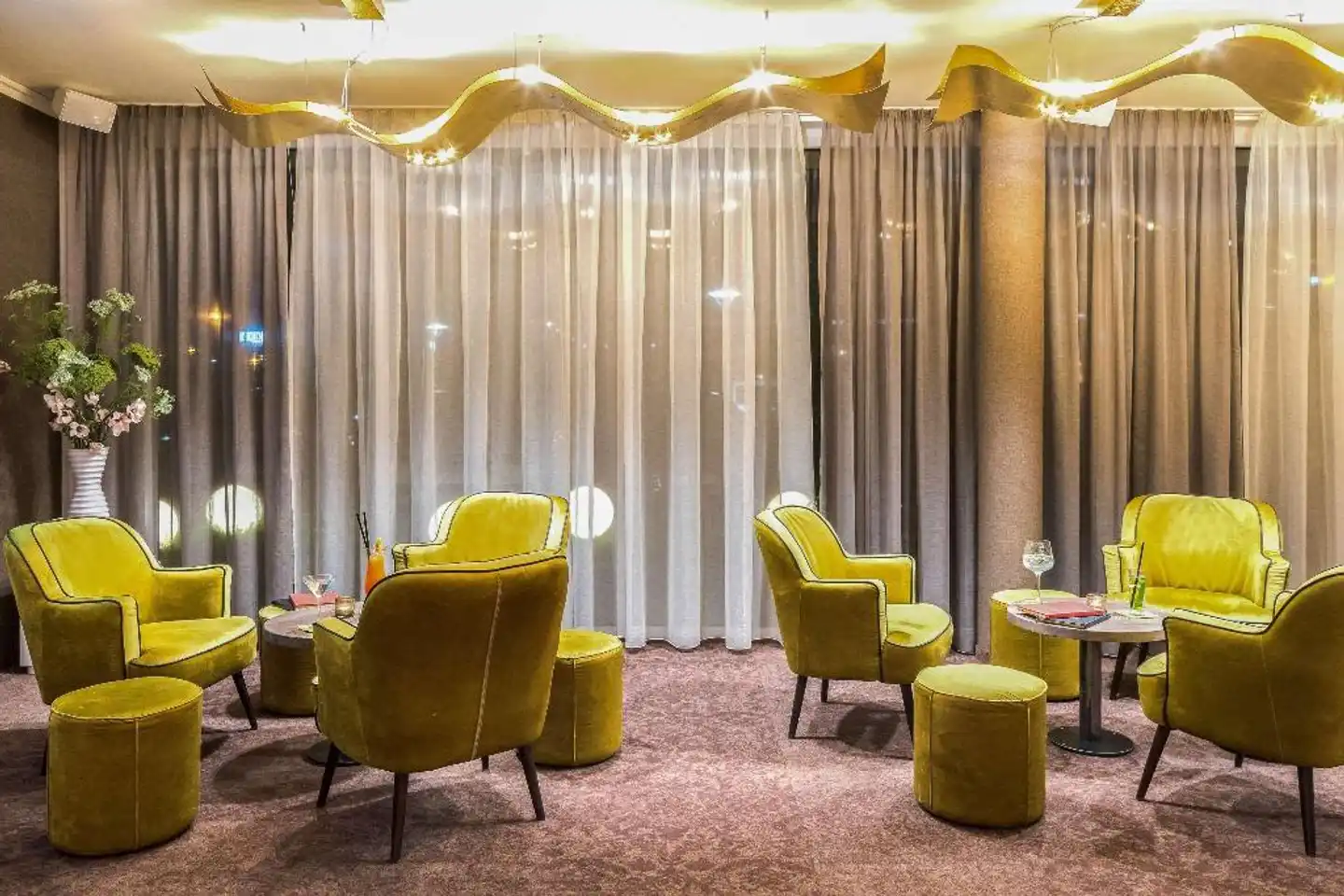 Best Western Plus iO Hotel Bar