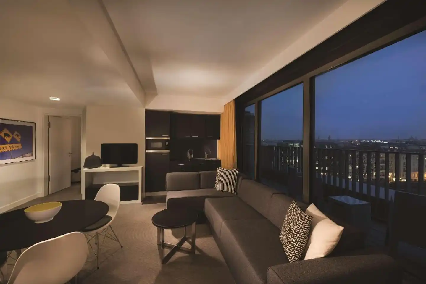 Adina Apartment Hotel Berlin Hackescher Markt Lobby