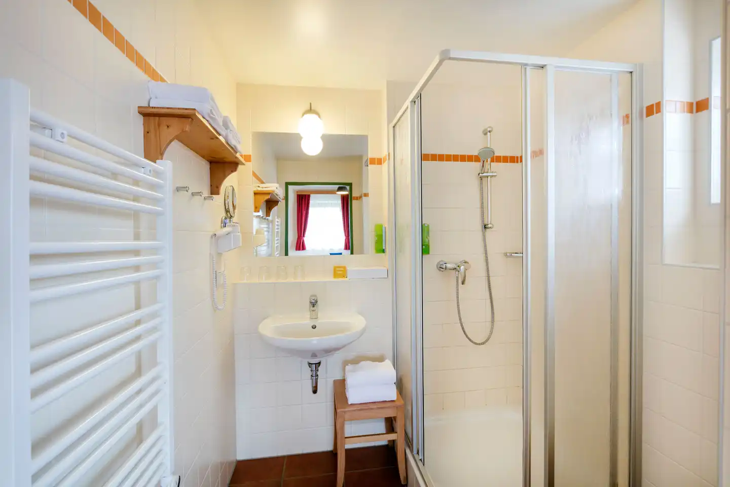 JUFA Hotel Tieschen Badezimmer
