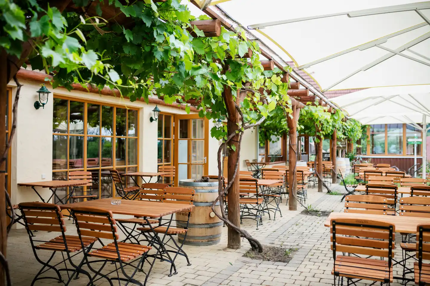 JUFA Hotel Tieschen Terrasse