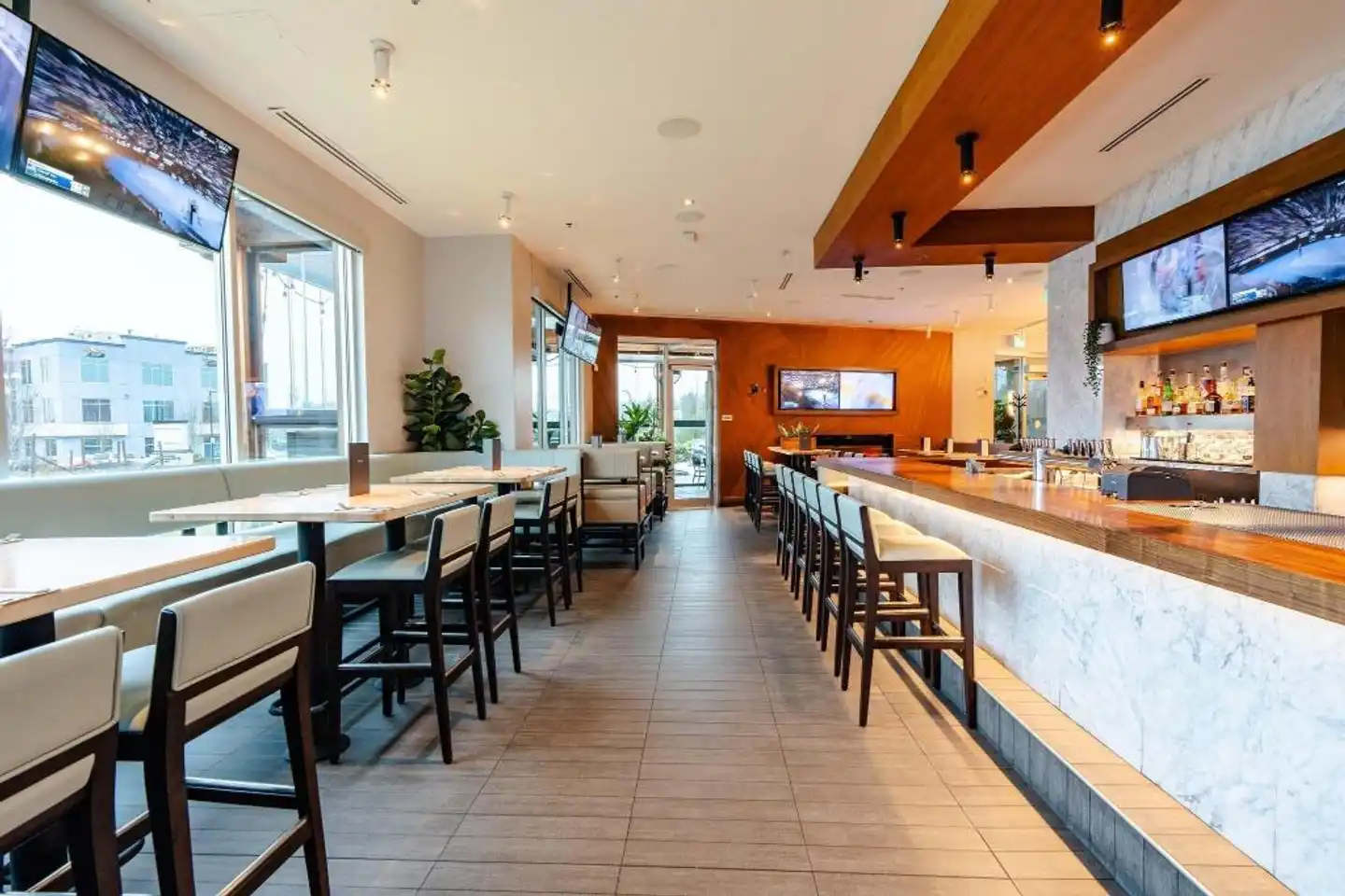 Sandman Signature Langley Hotel Bar