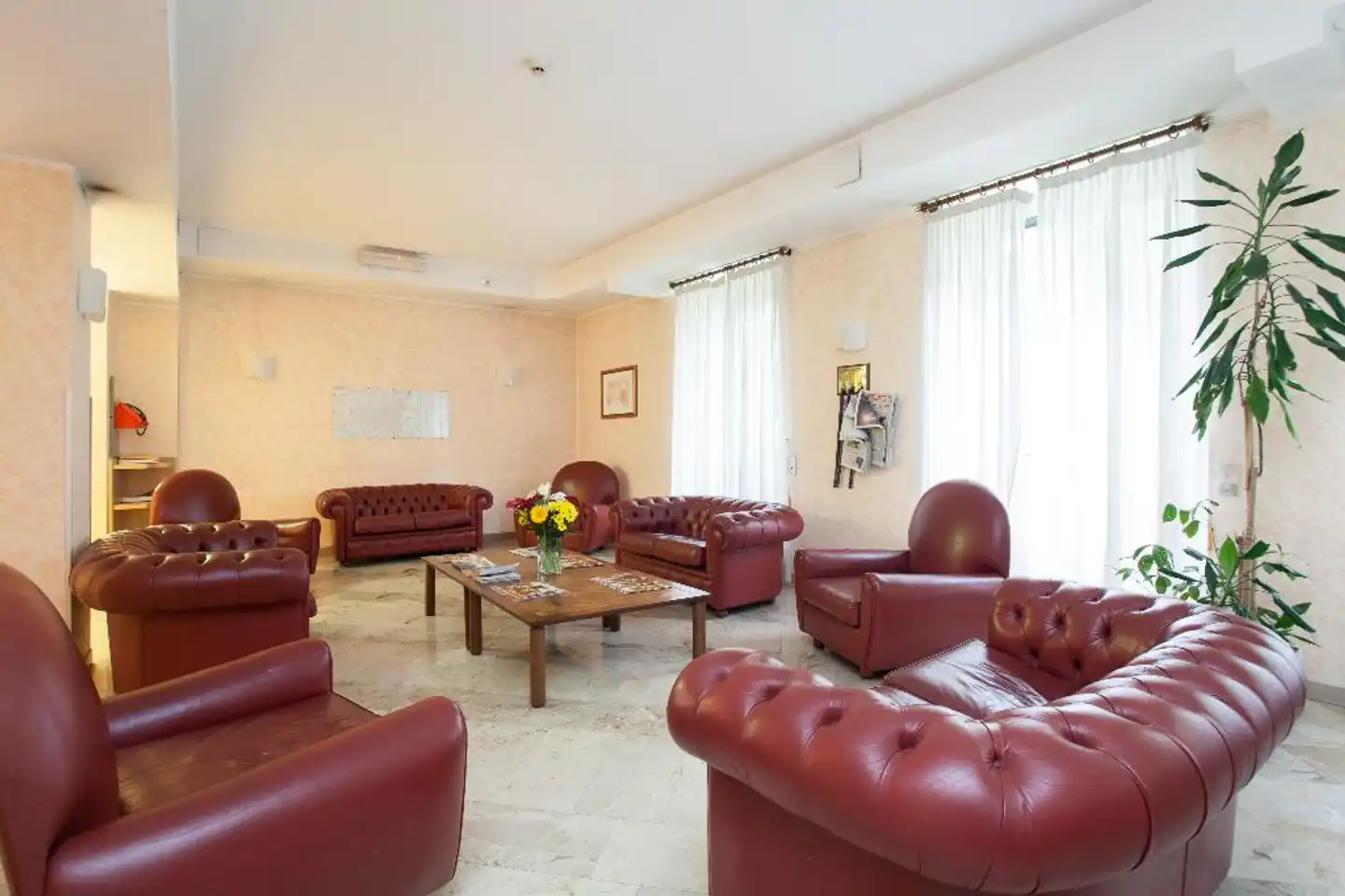iH Aparthotel Milano Argonne Park Lobby