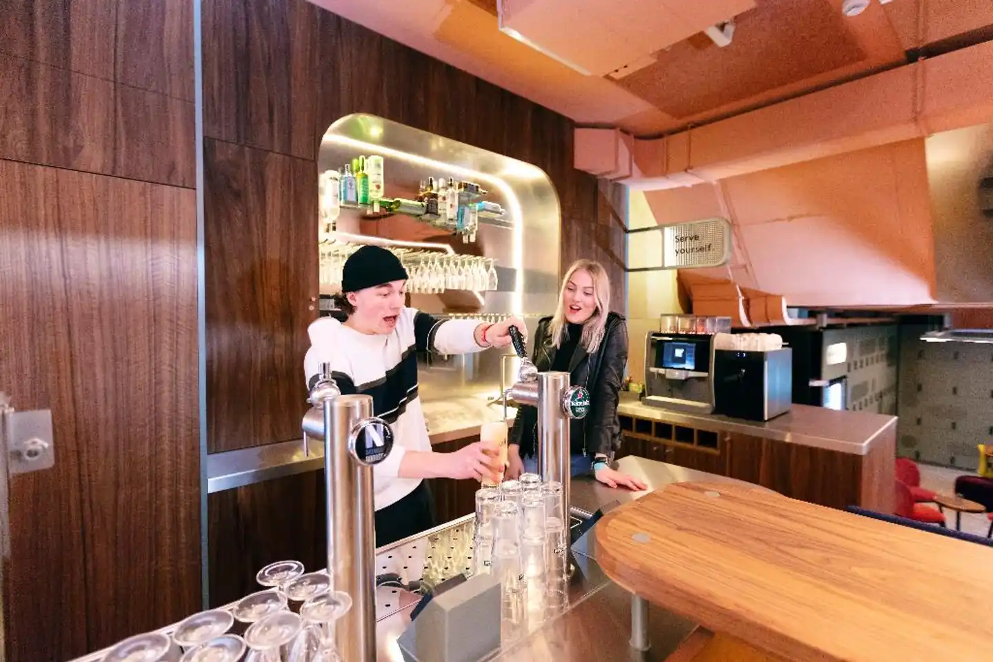 CityHub Rotterdam Bar