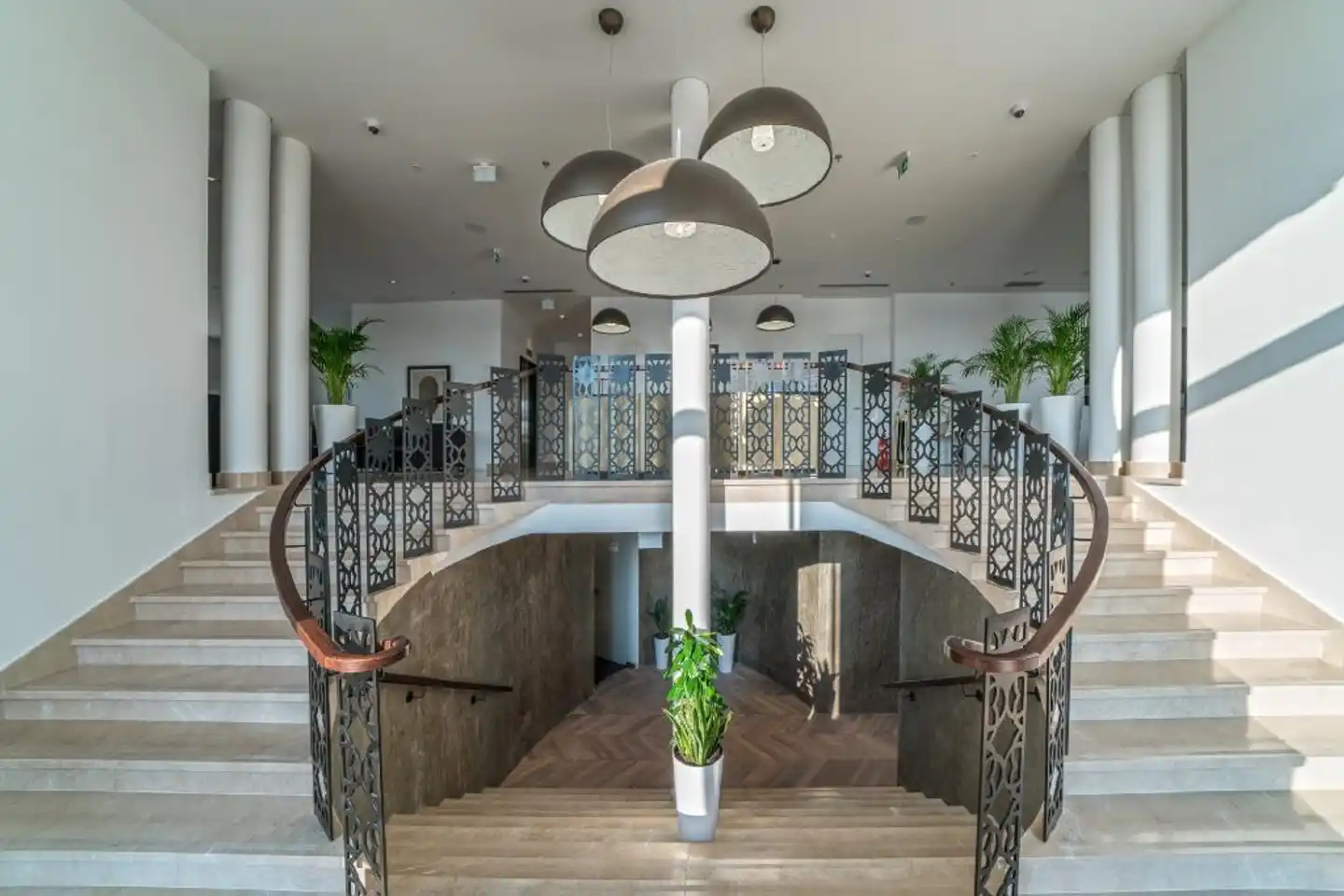 Bellevue Superior City Hotel Lobby