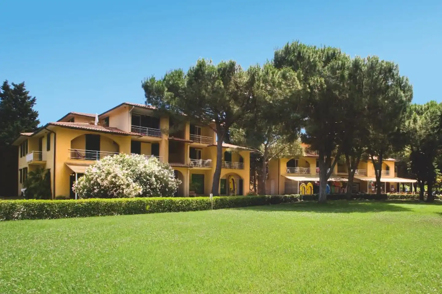 Residence Golfo Della Lacona Aussenansicht