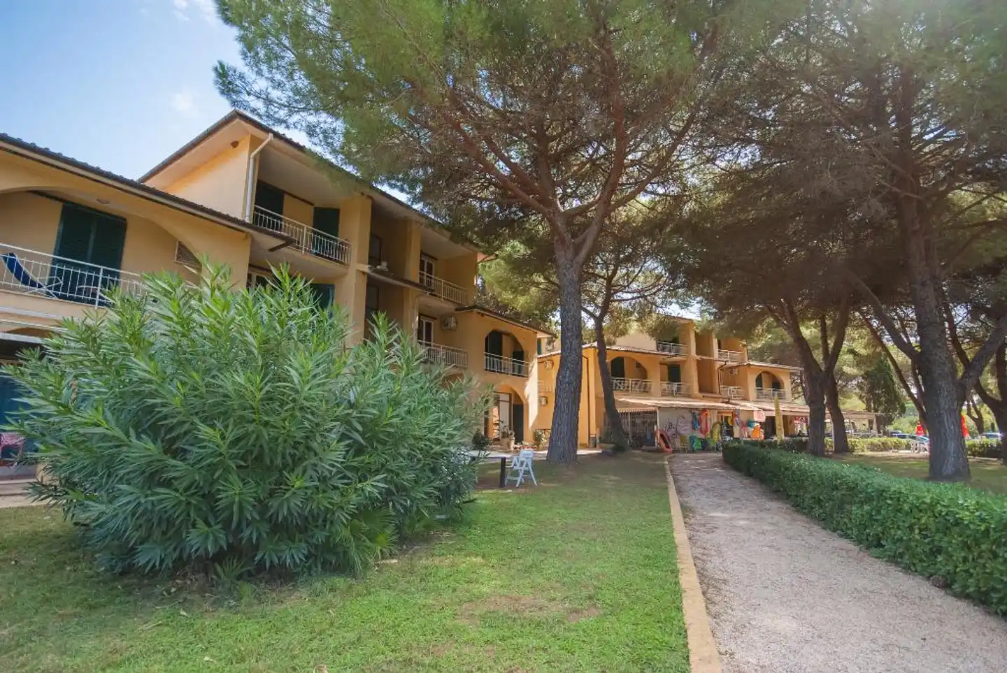 Residence Golfo Della Lacona Aussenansicht