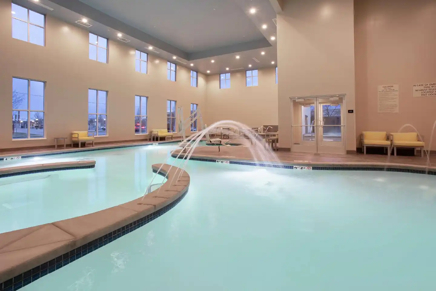 Hampton Inn & Suites Logan Hallenbad