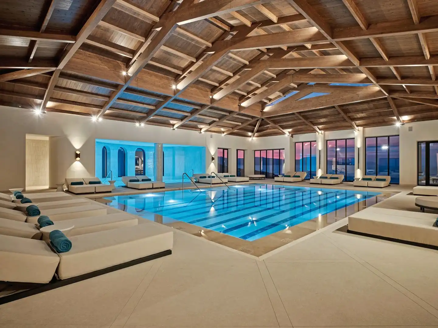 Oros Luxury Beach Resort Hallenbad