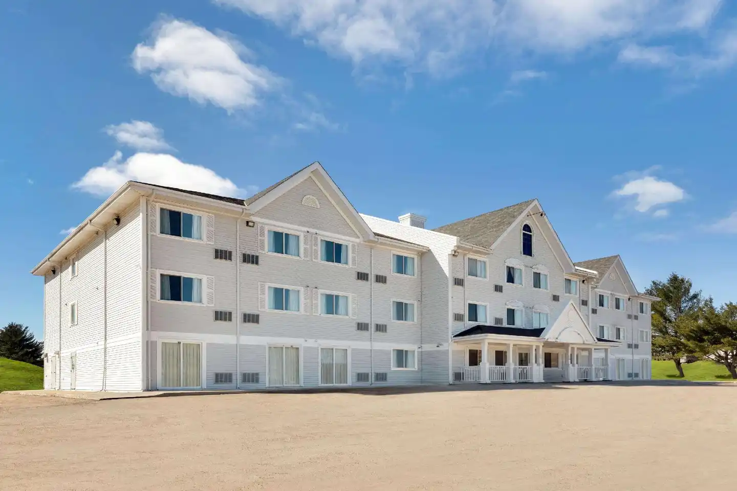 Ramada by Wyndham Miramichi New Brunswick Aussenansicht