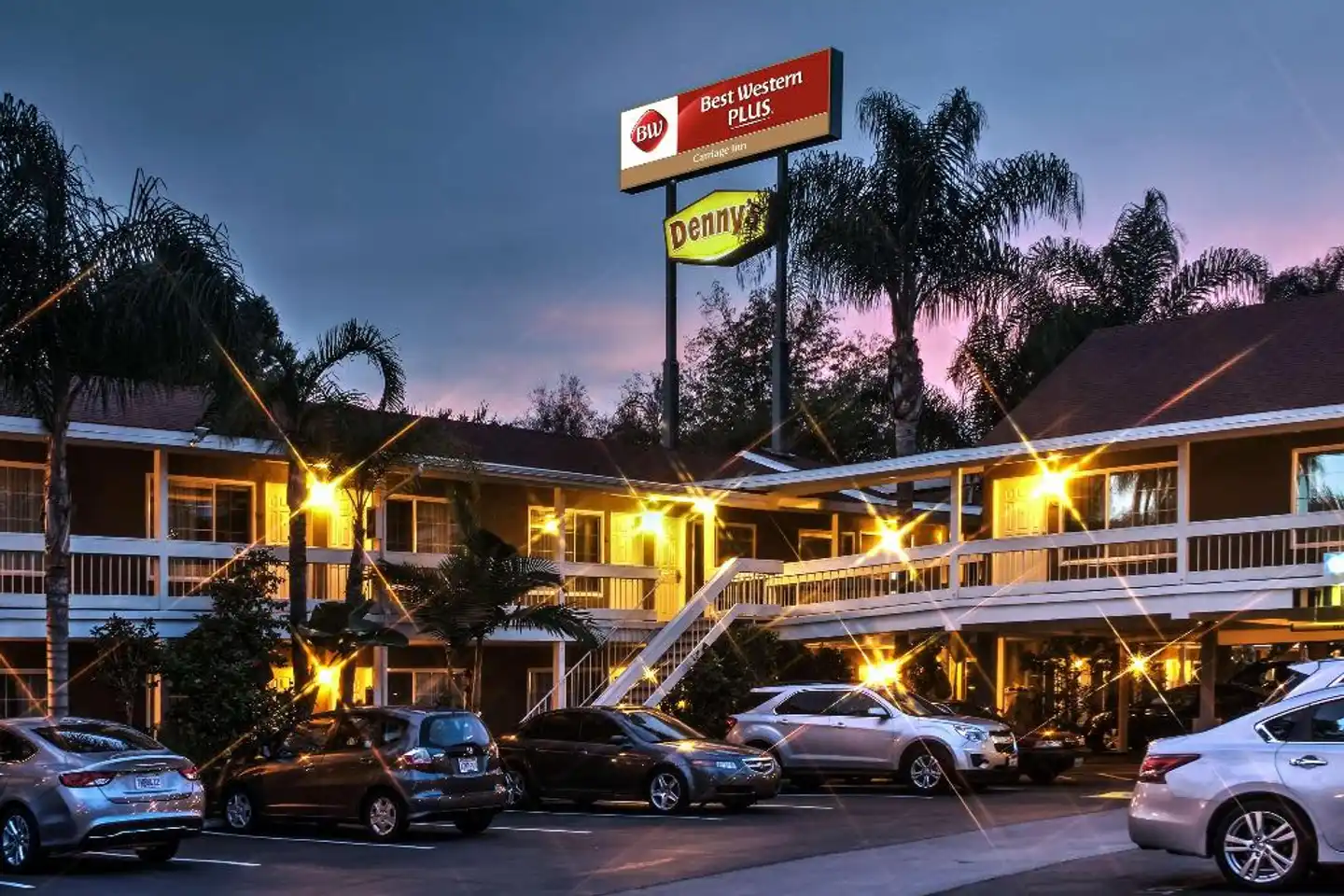 Best Western PLUS Carriage Inn Aussenansicht