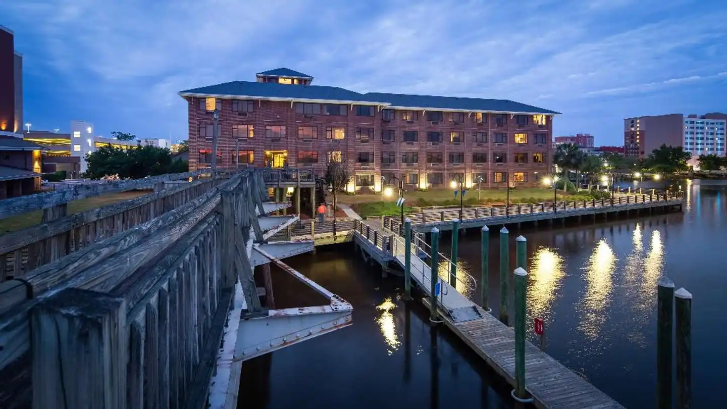 Best Western Plus Coastline Inn Aussenansicht