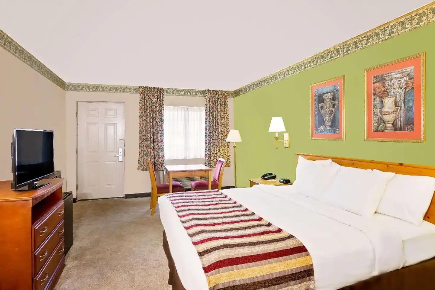 Days Inn & Suites by Wyndham Starkville Wohnbeispiel
