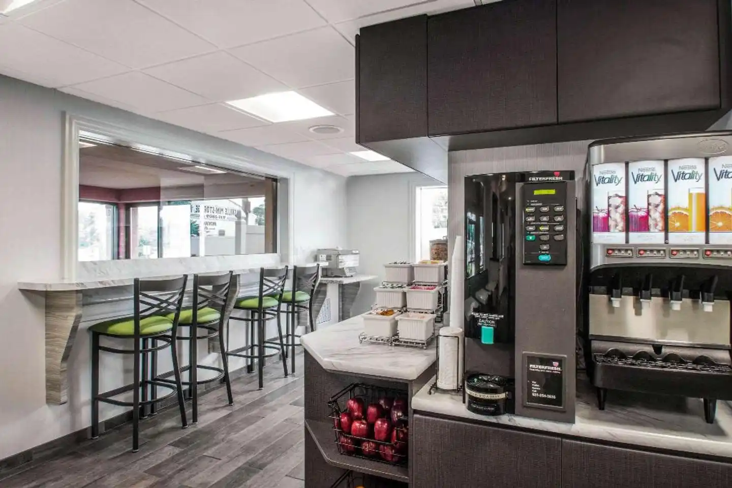 Econo Lodge Hicksville Bar