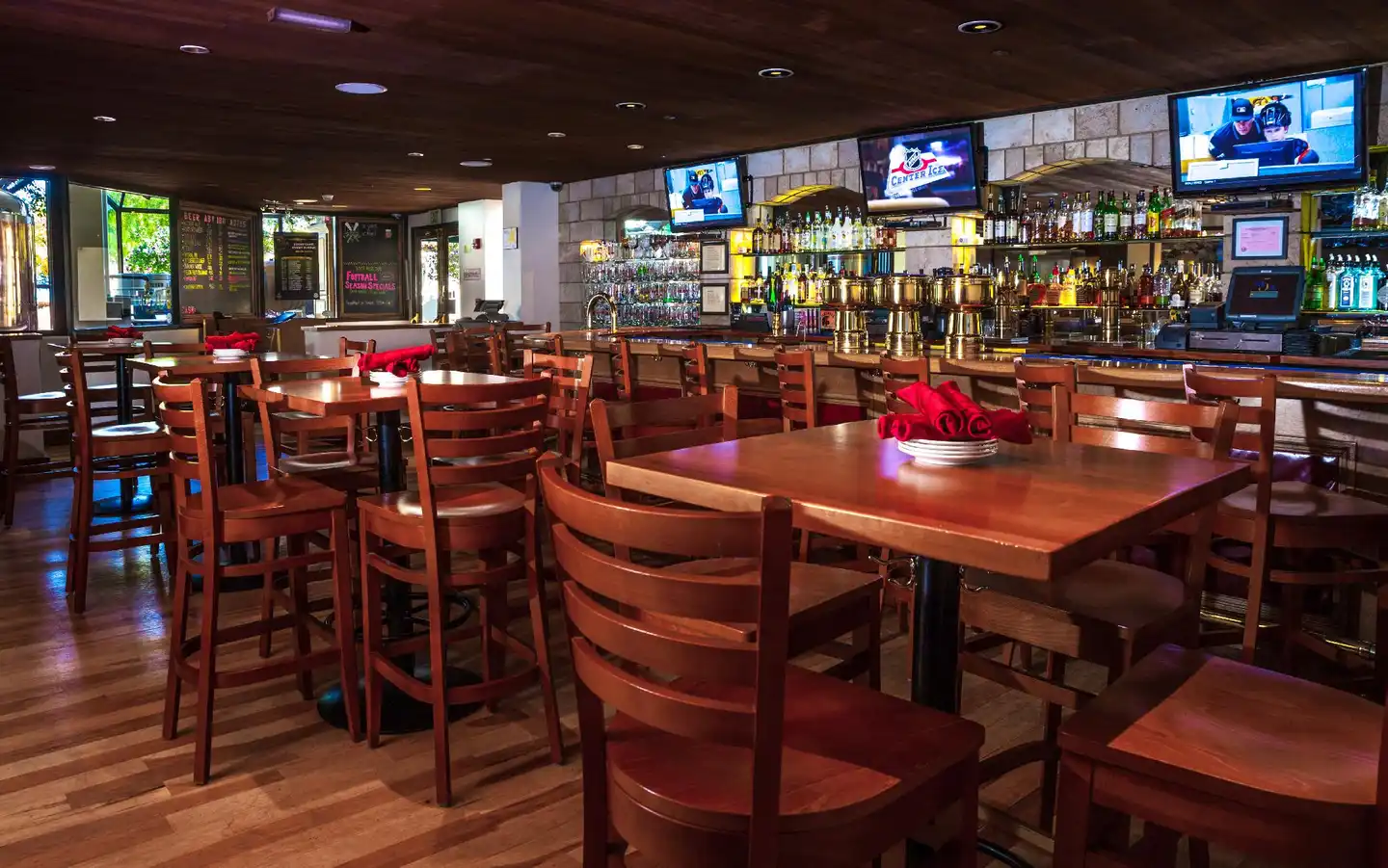 Portola Hotel & Spa at Monterey Bay Bar