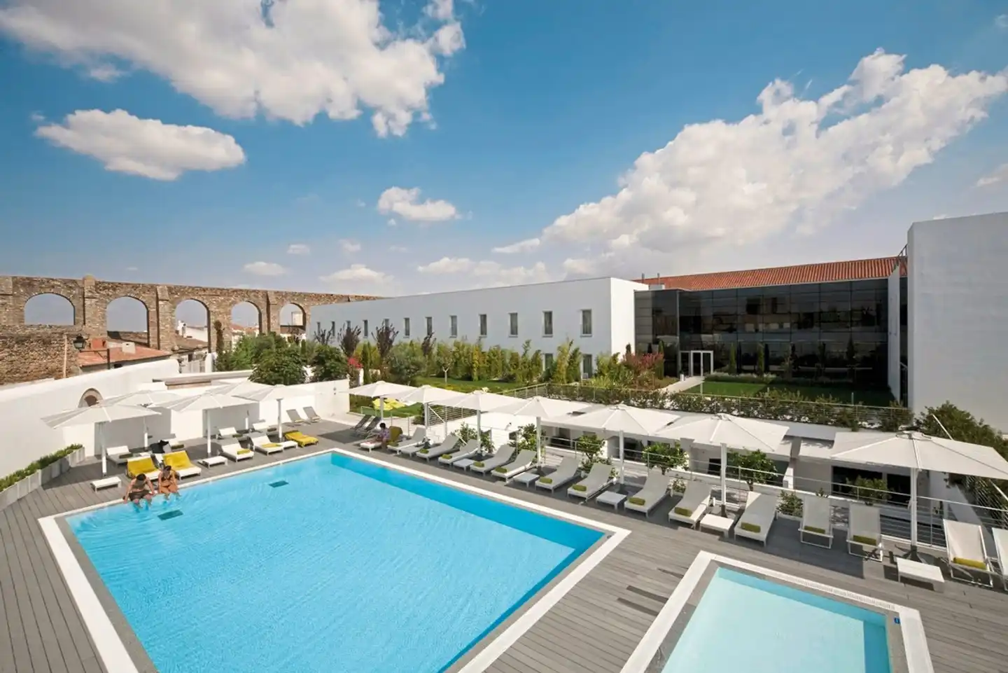 M'Ar de Ar Aquaduto Pool
