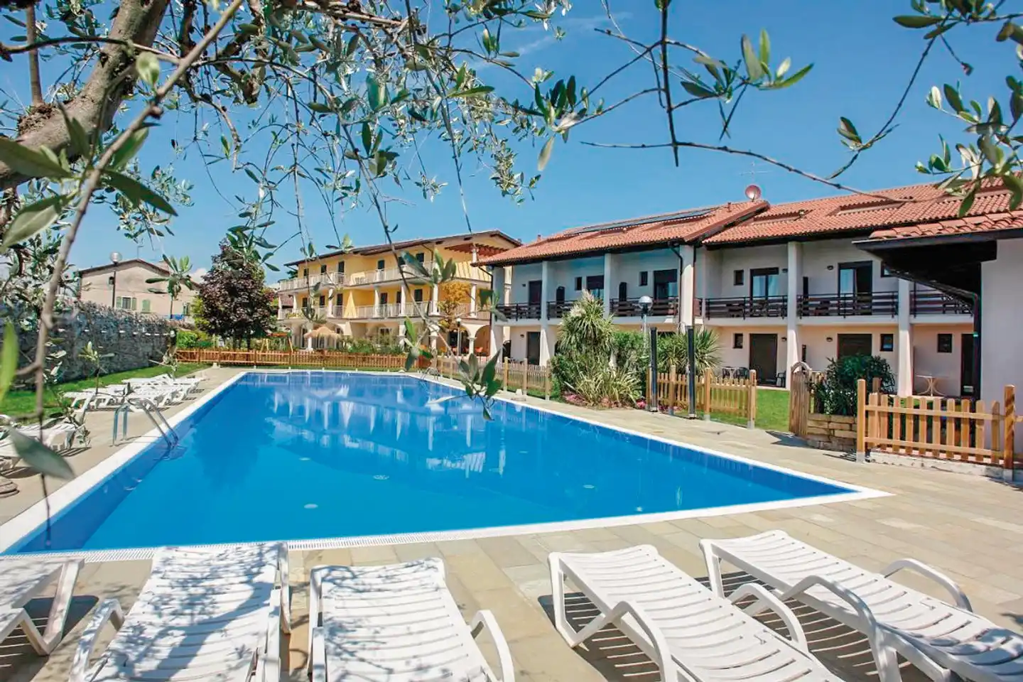 Splendid Sole Pool