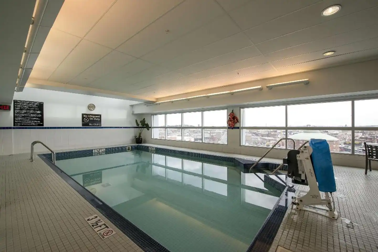 Hampton Inn & Suites Boston Crosstown Center Hallenbad