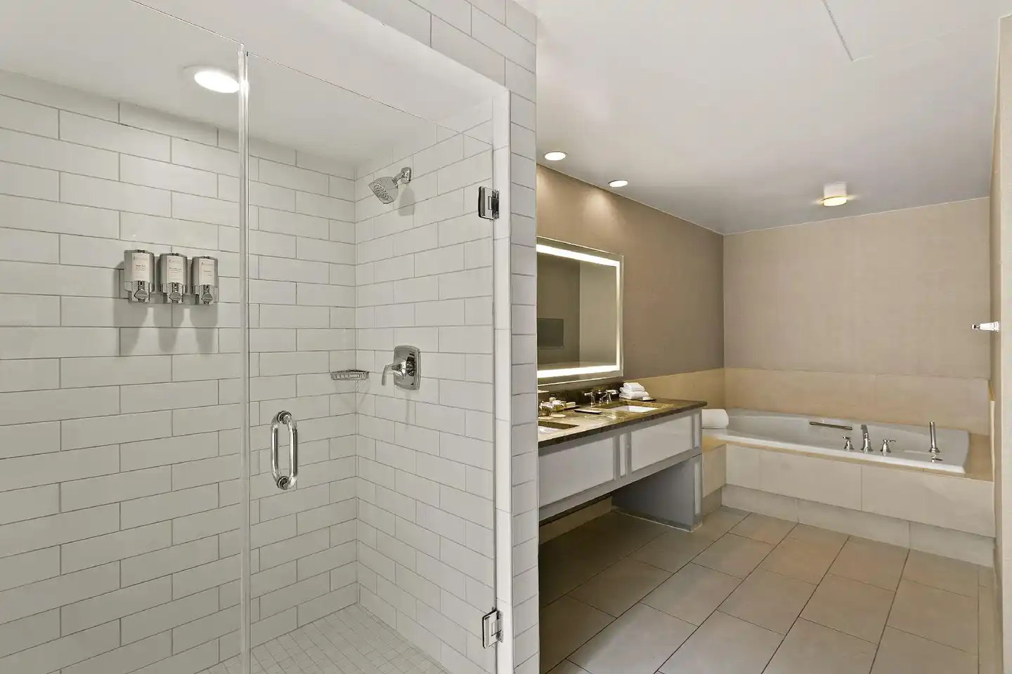Royal Sonesta Harbor Court Baltimore Badezimmer
