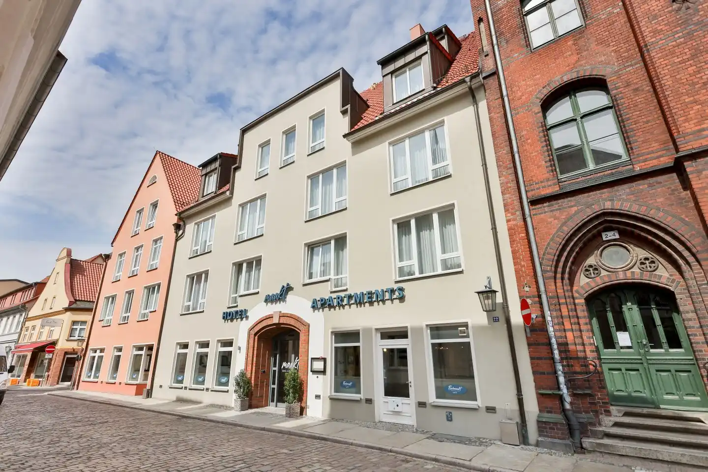 maakt Hotel & Apartments Aussenansicht