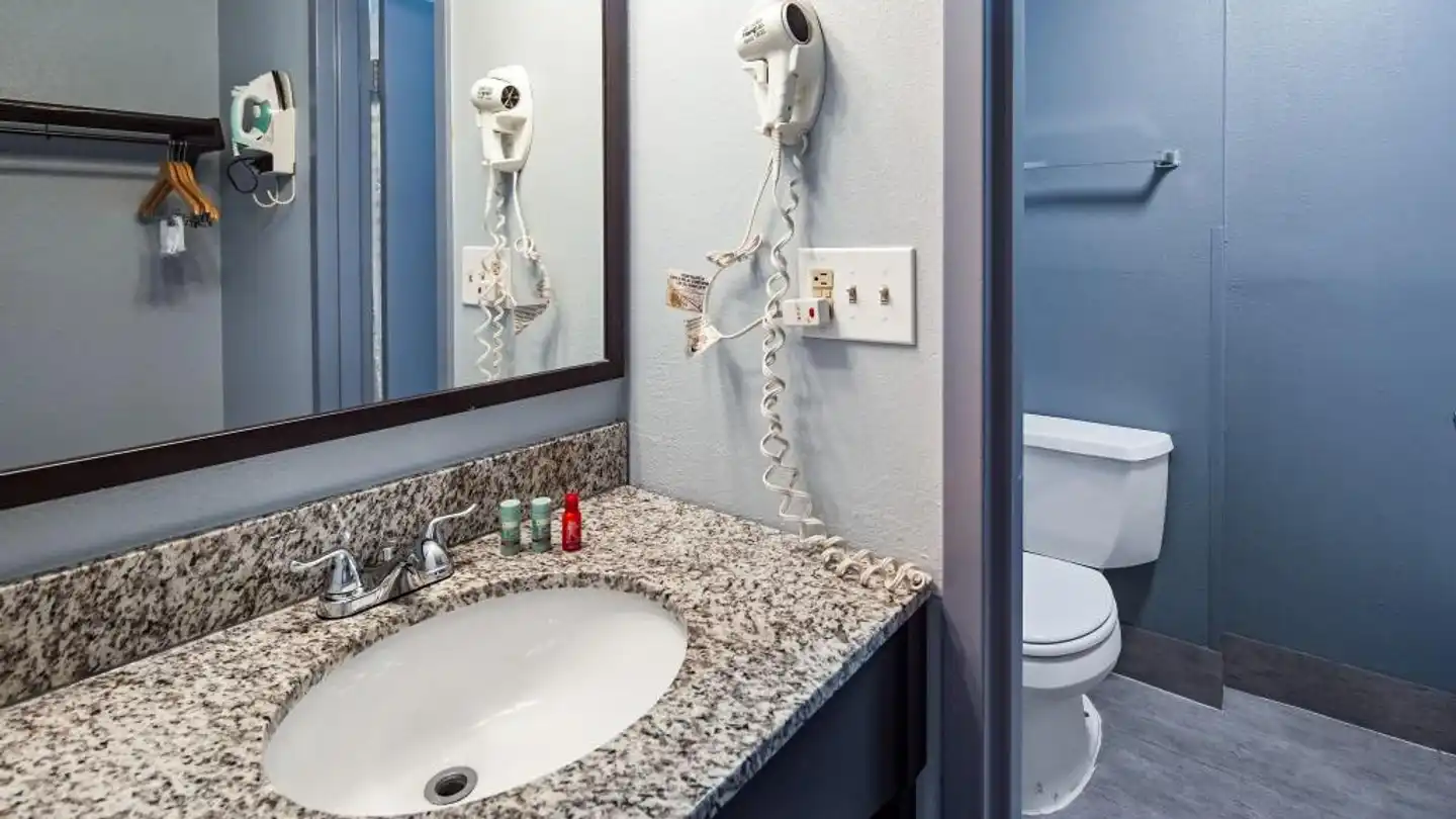 Baymont Inn & Suites Durham Badezimmer