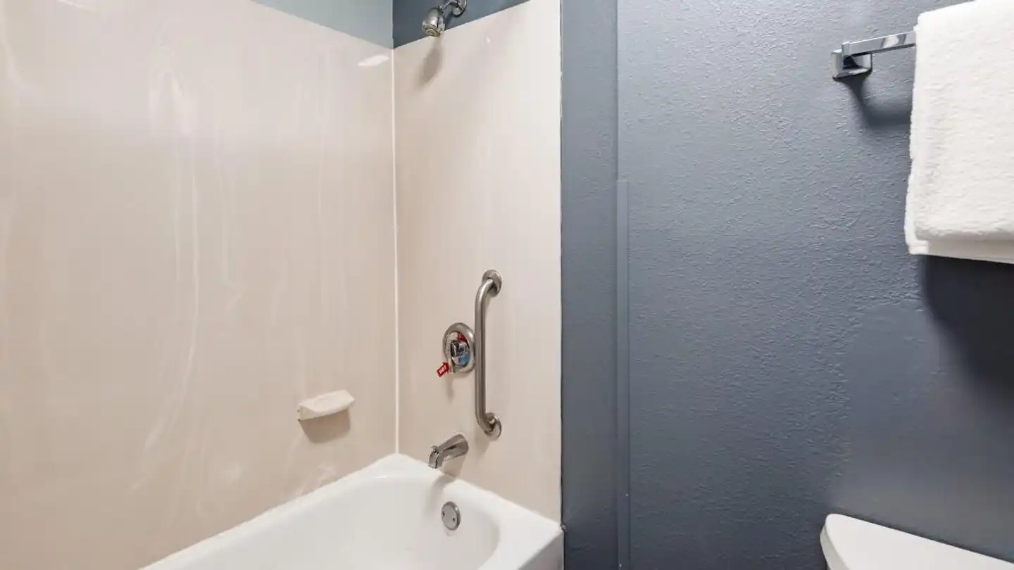 Baymont Inn & Suites Durham Badezimmer
