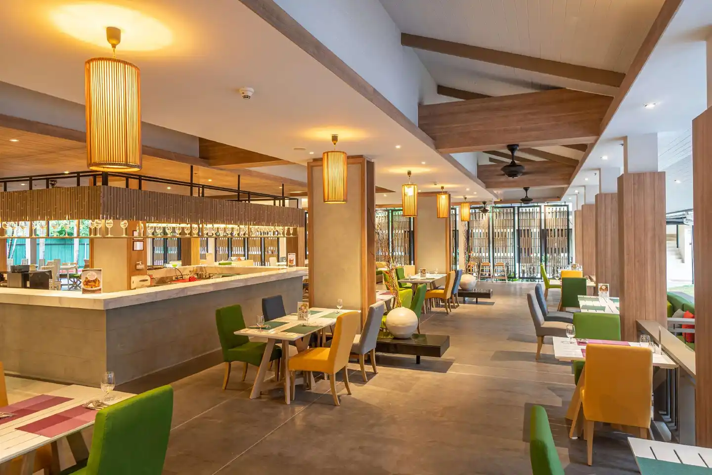 Radisson Resort and Suites Phuket Bar