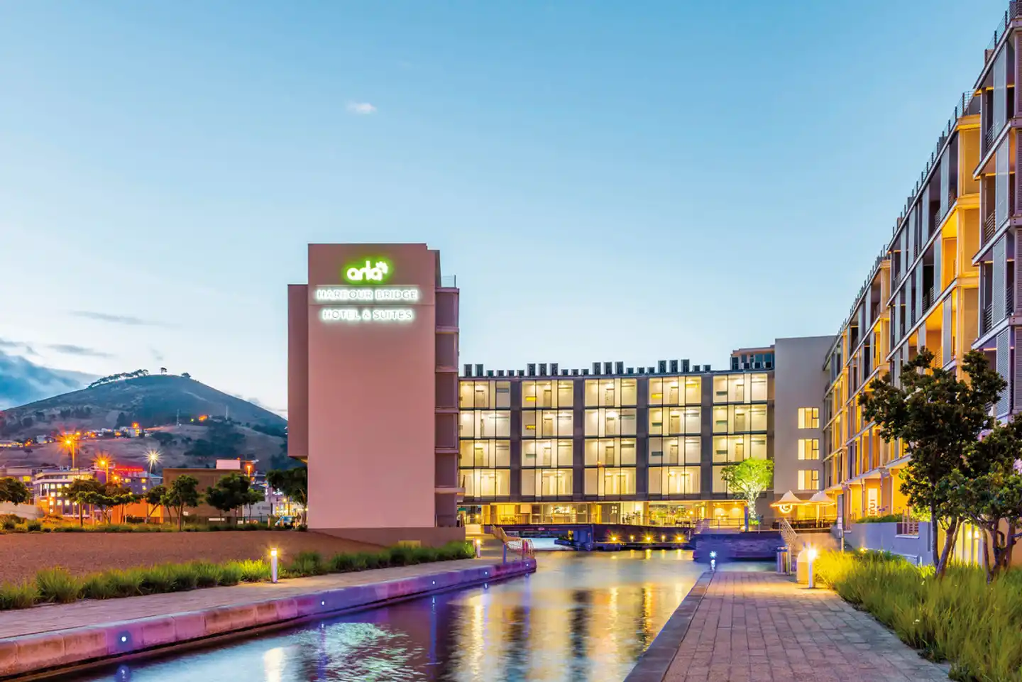 aha Harbour Bridge Hotel & Suites Pool