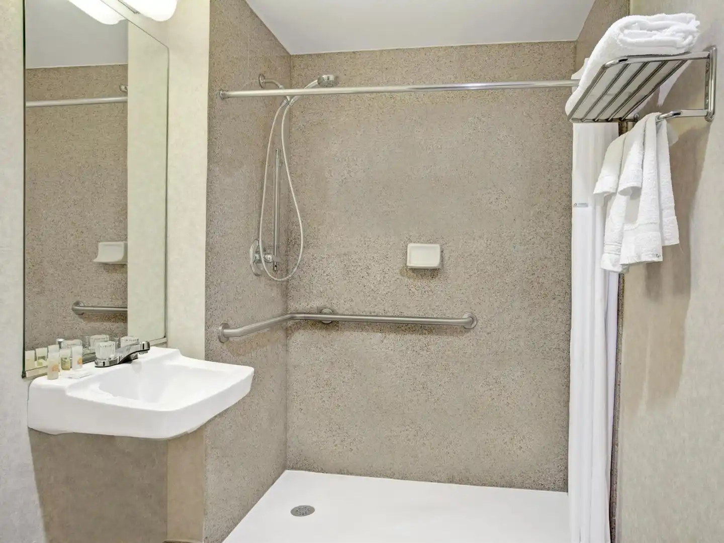 Days Inn by Wyndham Jamaica / JFK Airport Badezimmer