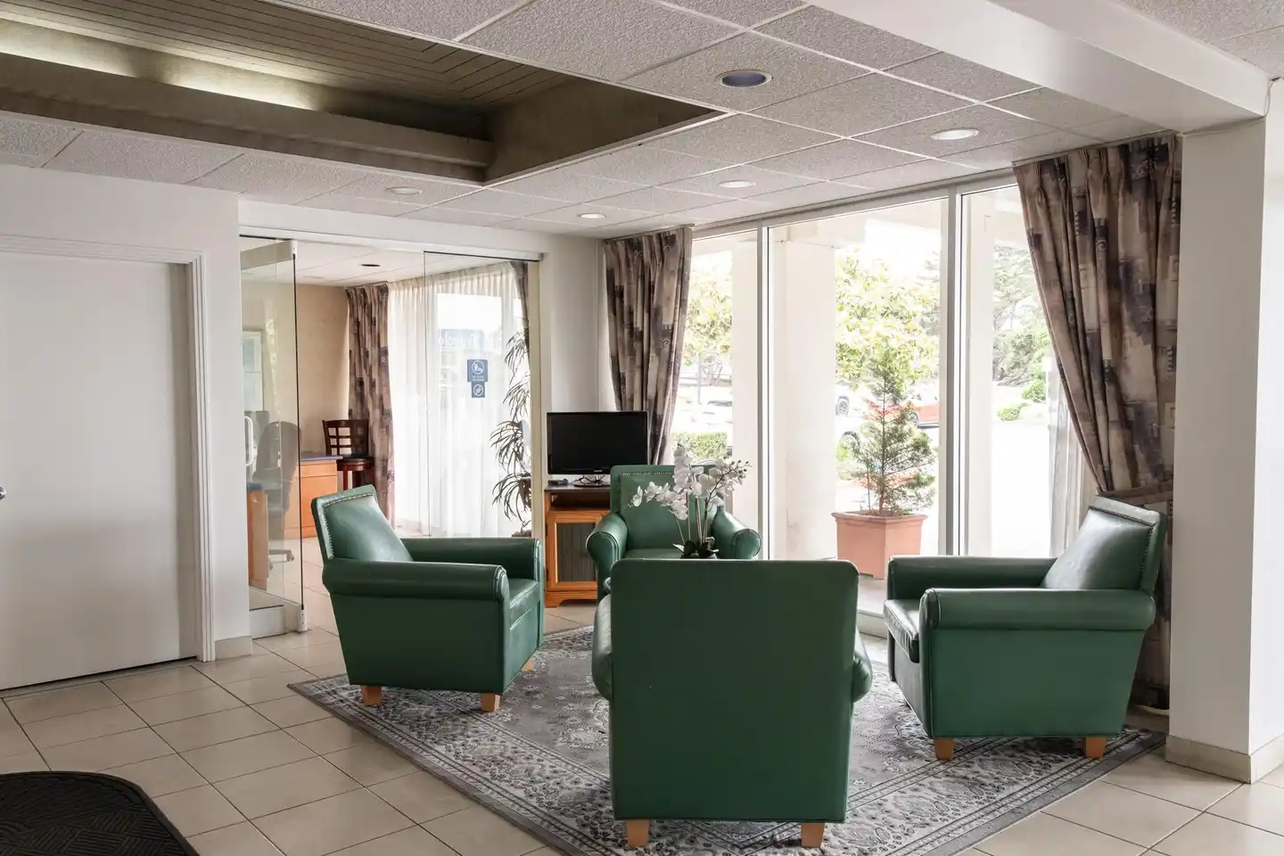 Monterey Bay Travelodge Lobby