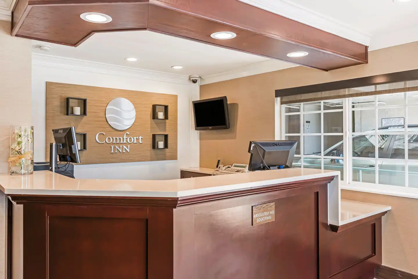 Comfort Inn Santa Monica Lobby