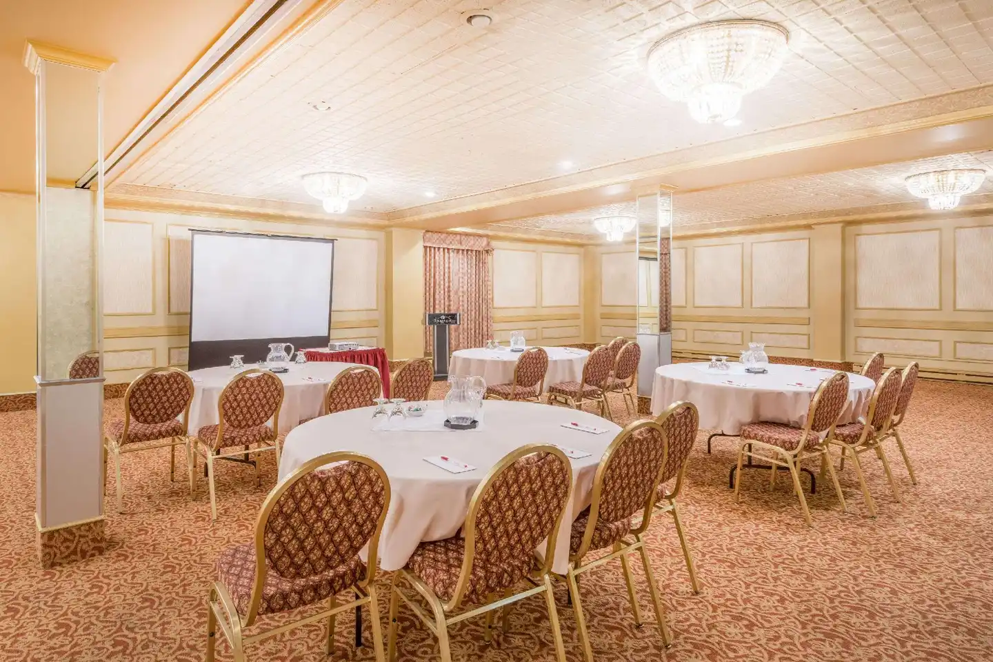 Ramada by Wyndham St. John's Restaurant