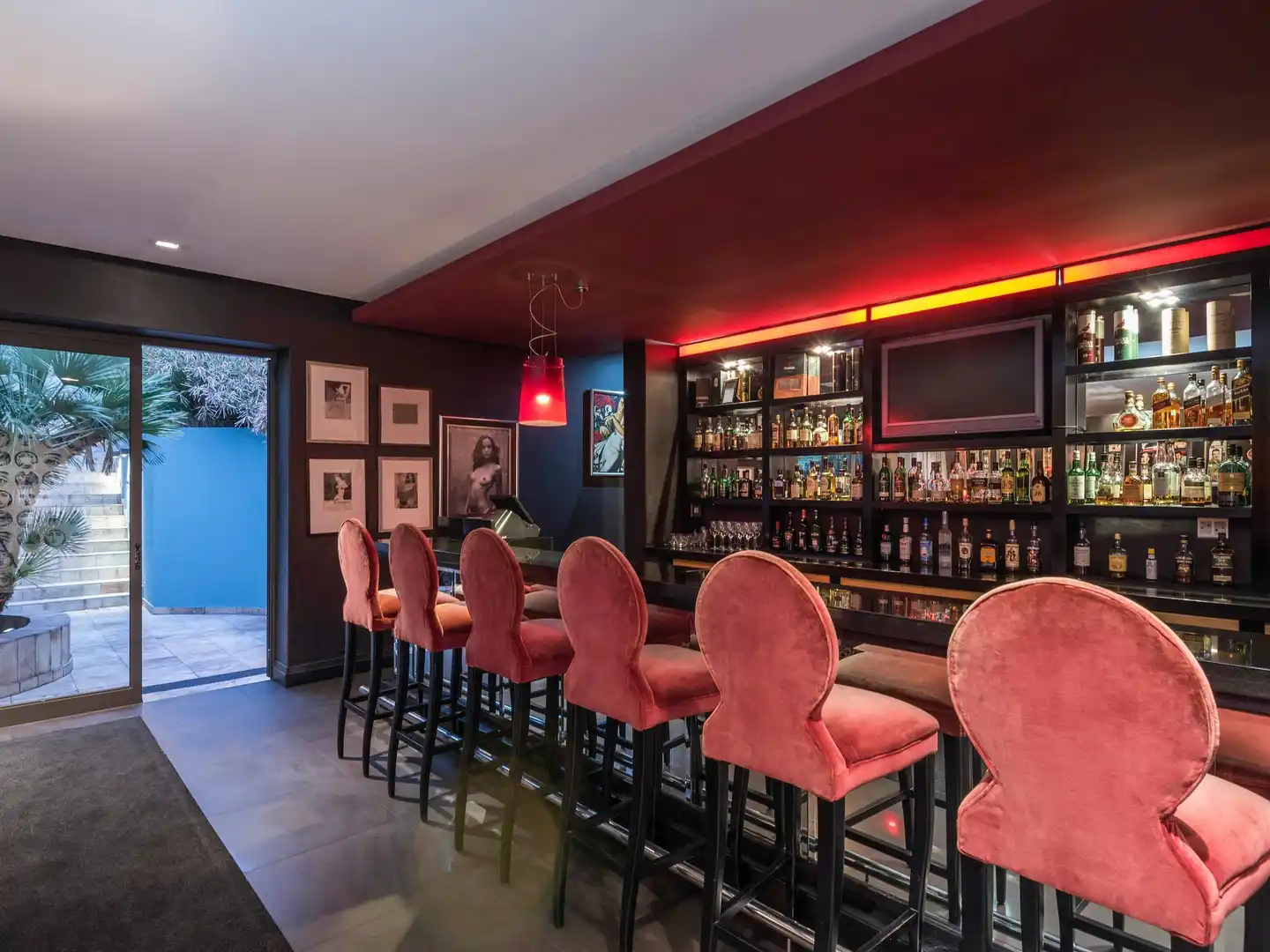 No 5 Boutique Art Hotel Bar