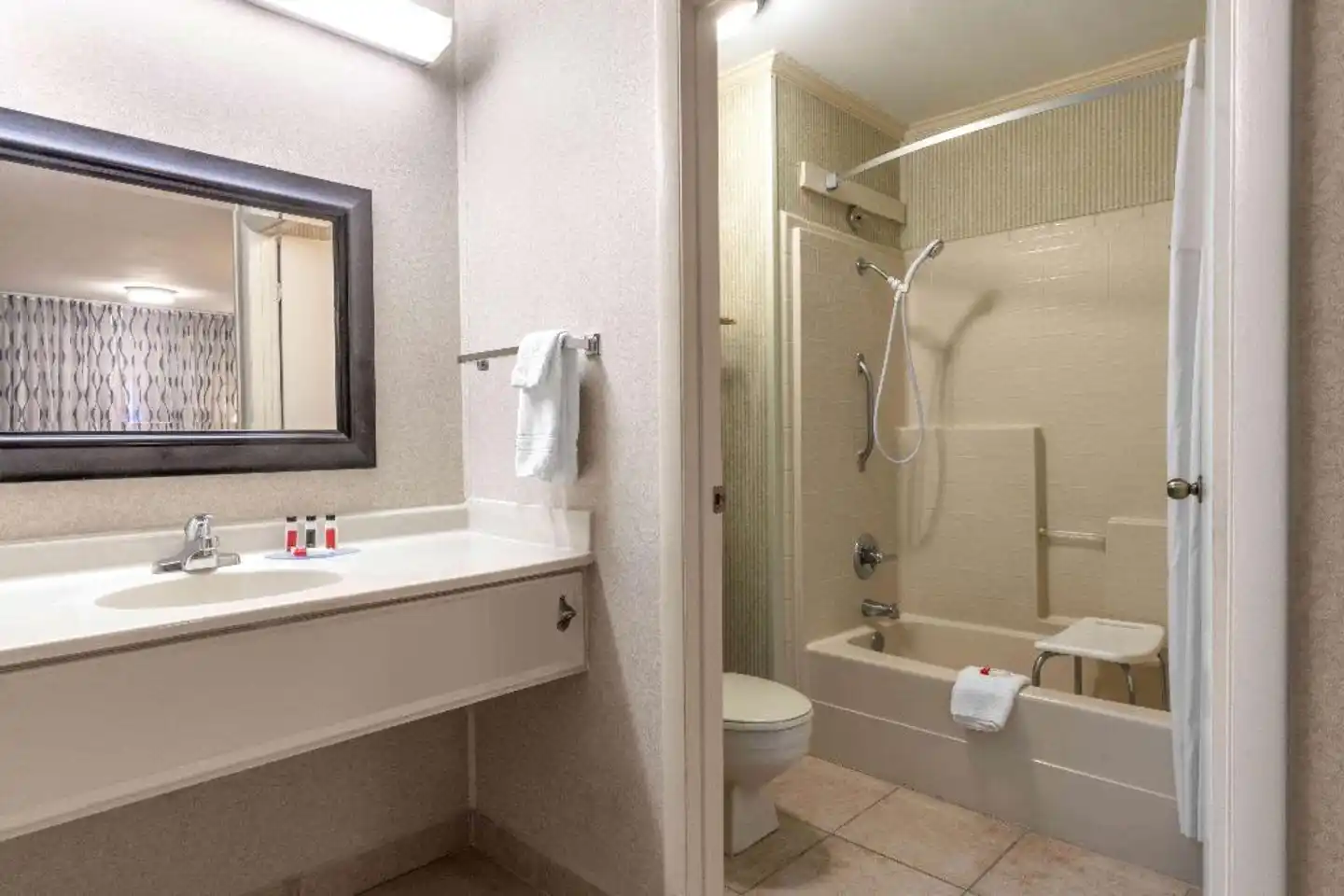 Days Inn by Wyndham Grants Badezimmer