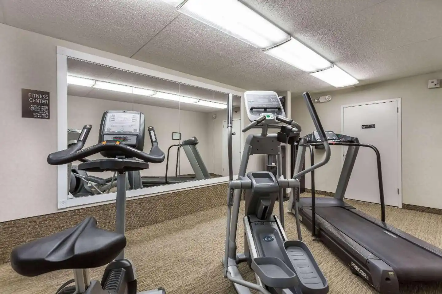 Days Inn by Wyndham Harrisburg North Sport und Entertainment
