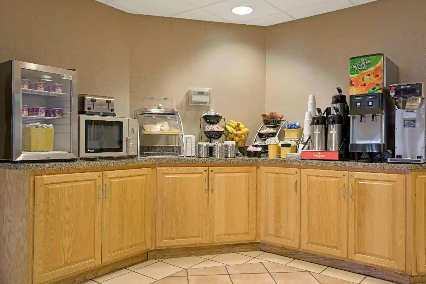 Days Inn by Wyndham Eagan Minnesota Near Mall of America Lobby