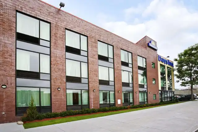Days Inn by Wyndham Bronx Near Stadium Aussenansicht