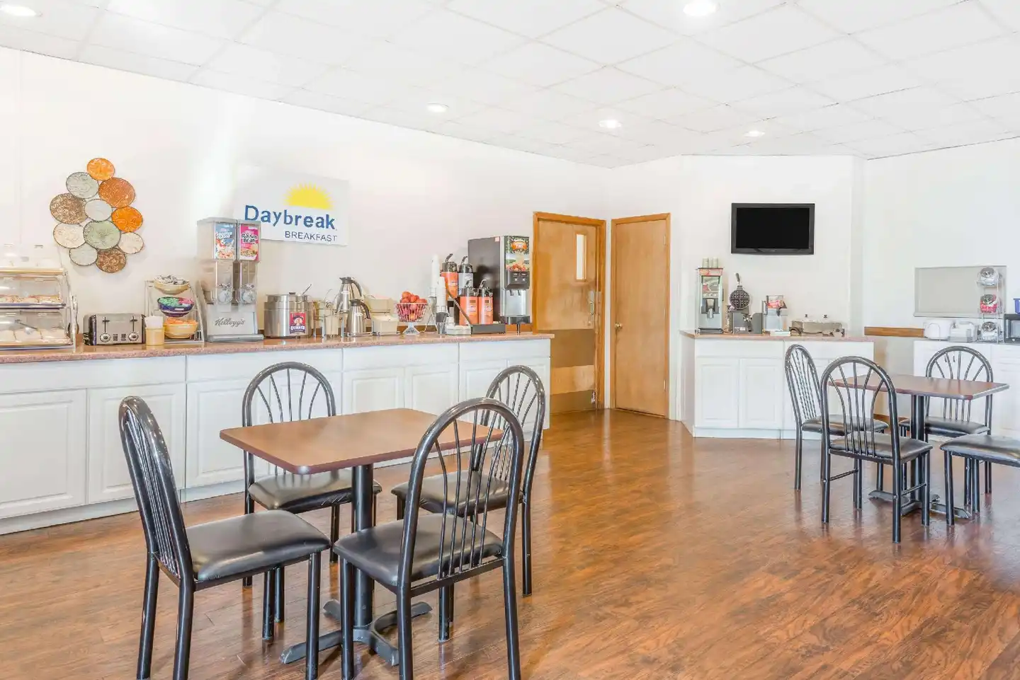 Days Inn by Wyndham St Clairsville Bar