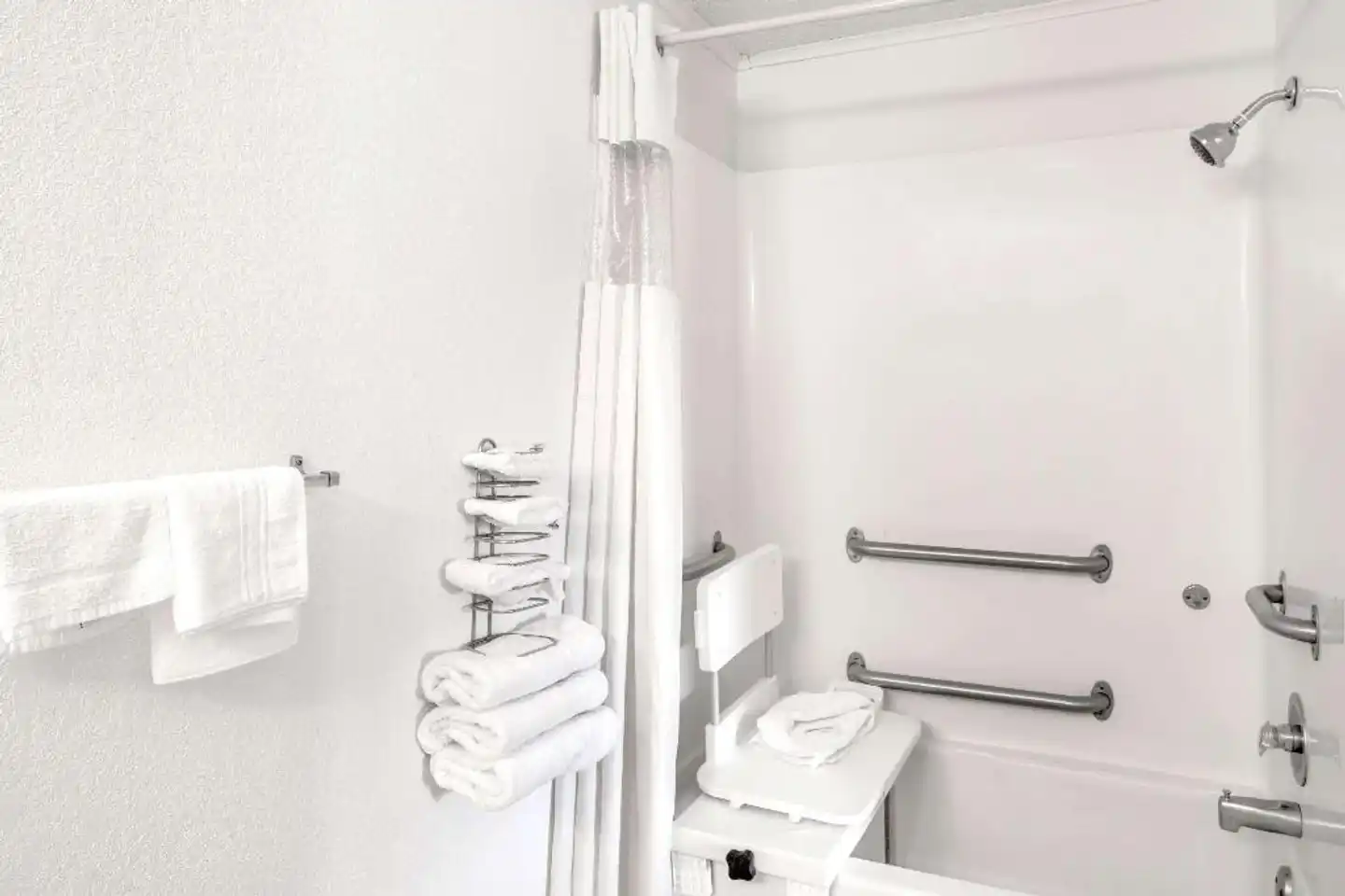 Howard Johnson Express Inn - Wilmington Badezimmer