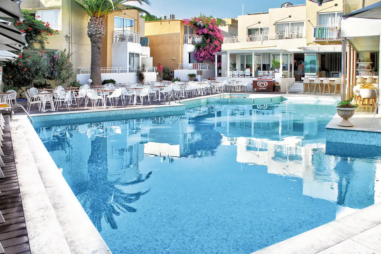 Nefeli Pool