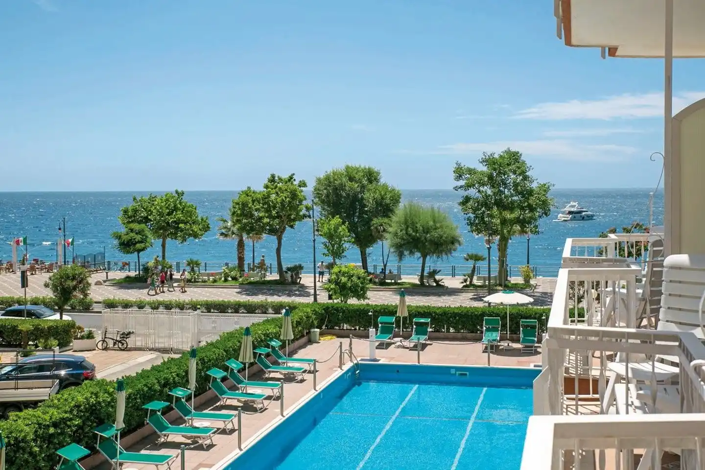 Pietra di Luna Pool