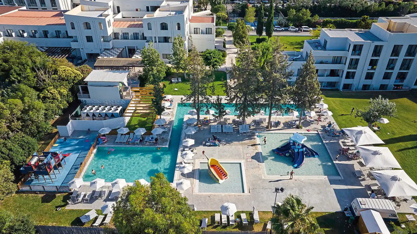 Blue Sea Holiday Village Aussenansicht