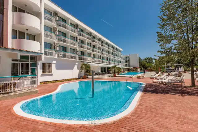 Zefir Beach Pool
