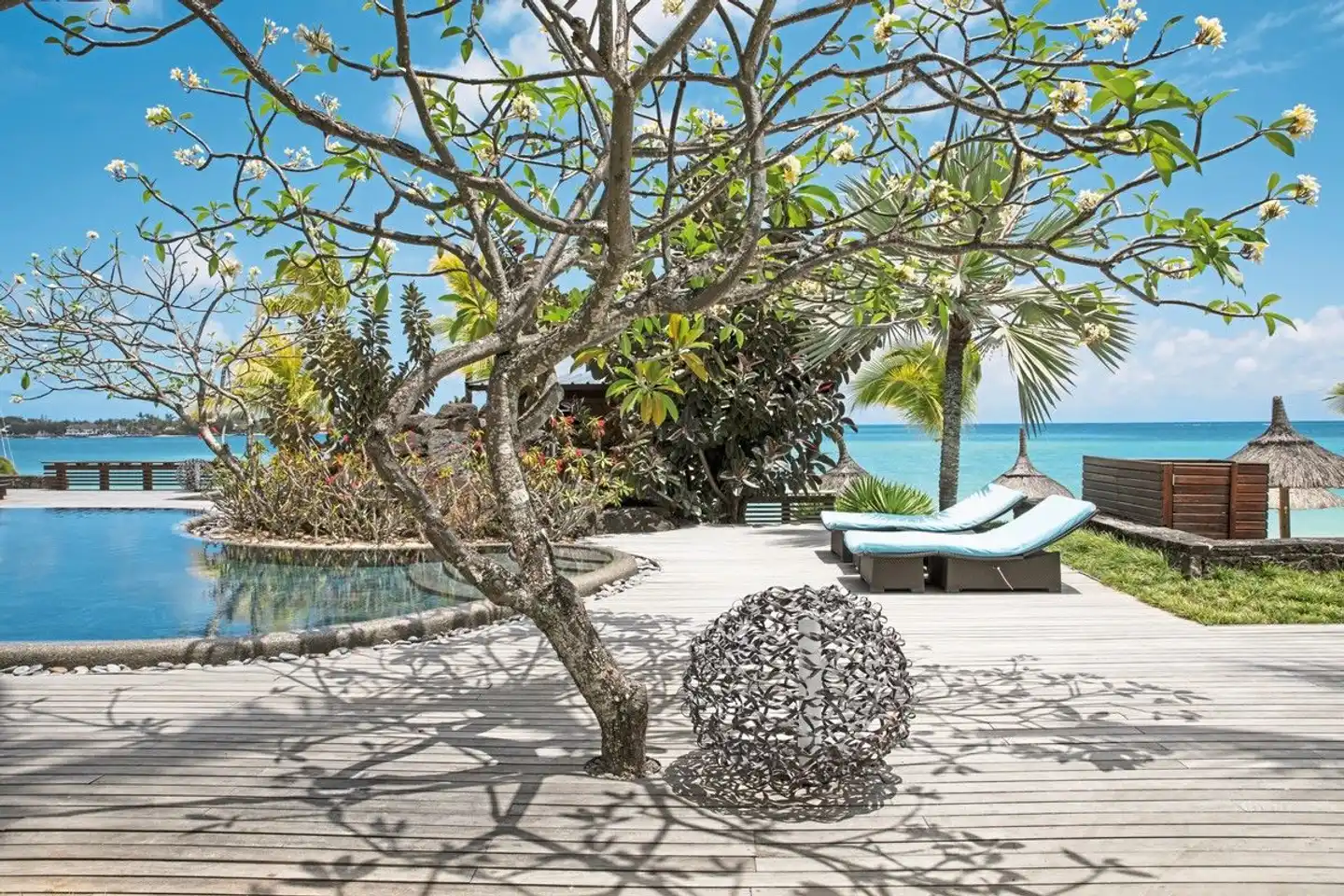 Royal Palm Beachcomber Luxury Strand