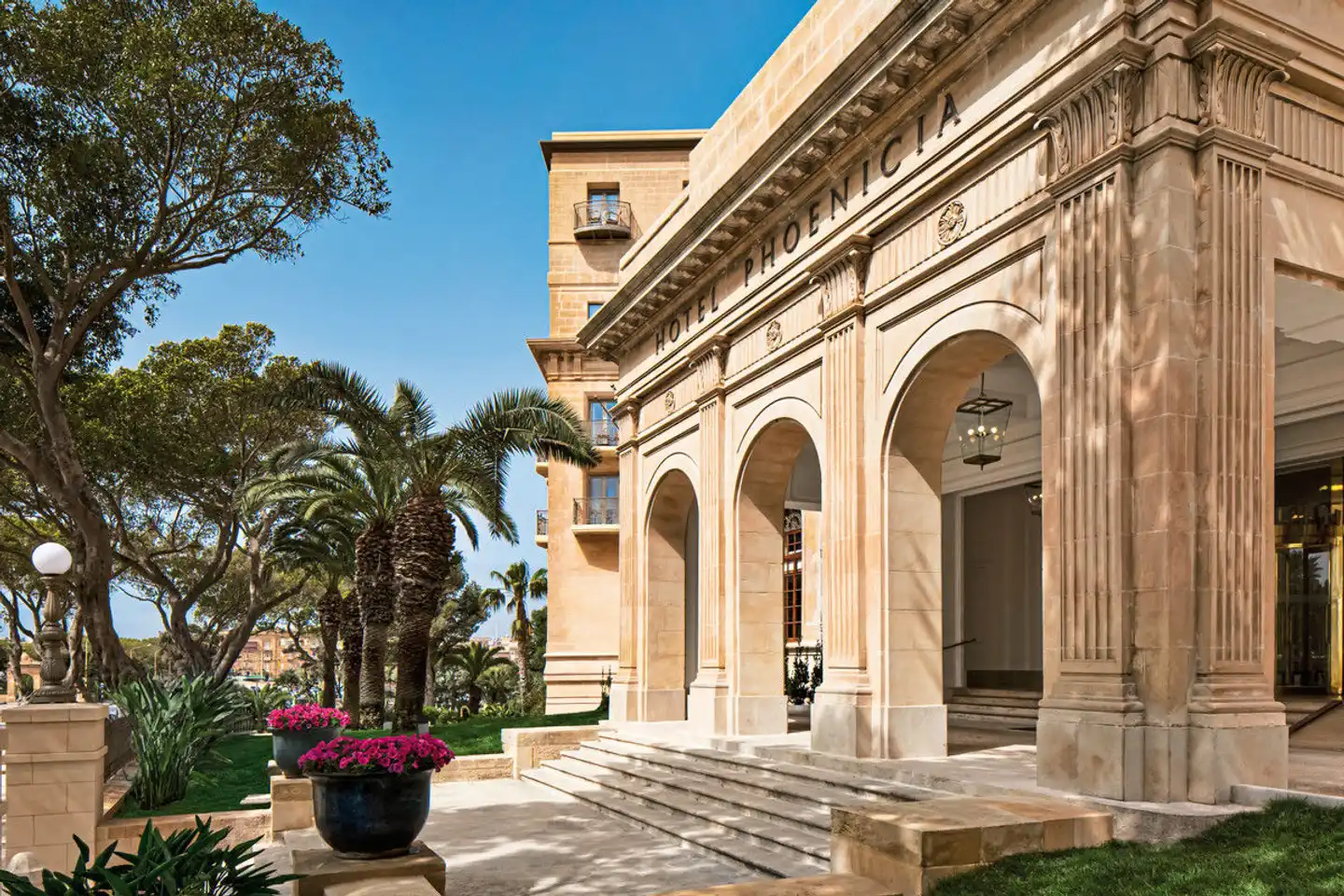 The Phoenicia Hotel Aussenansicht